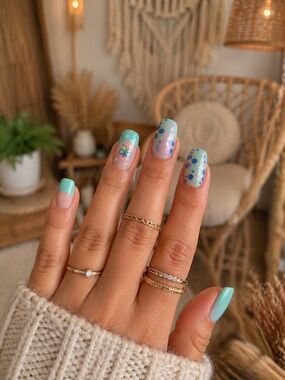 4/$15 Pastel Floral & Dot Press-On Nail Set in Mint and Peach